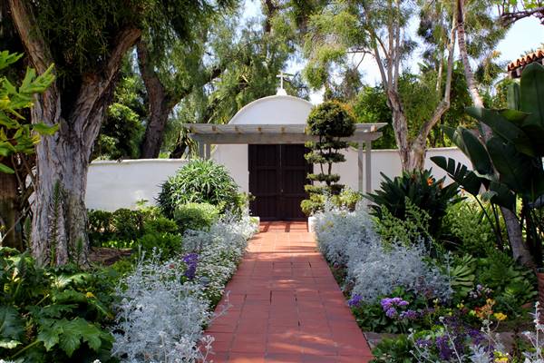 Mission San Diego de Alcala - San Diego Mission (4/29/2011 - Credits: "Mission San Diego de Alcala-77" by Rachel Titiriga (CC BY 2.0)[https://creativecommons.org/licenses/by/2.0/legalcode]https://www.flickr.com/photos/pocait/)