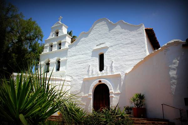 Mission San Diego de Alcala - San Diego Mission (4/29/2011 - Credits: "Mission San Diego de Alcala-165" by Rachel Titiriga (CC BY 2.0)[https://creativecommons.org/licenses/by/2.0/legalcode]https://www.flickr.com/photos/pocait/)