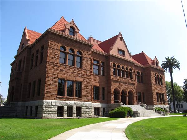 Old Orange County Courthouse (8/7/2011 - Credits: "Old Orange County Courthouse, Santa Ana, California" by (CC BY-SA 2.0)[https://creativecommons.org/licenses/by-sa/2.0/legalcode]https://www.flickr.com/photos/kenlund/)