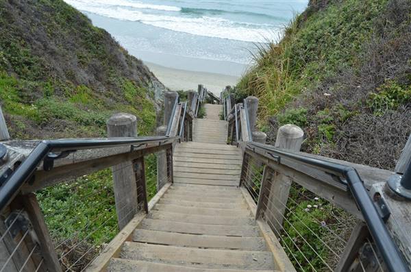 Sand Dollar Beach - Big Sur - Los Padres National Forest (6/3/2013 - Credits: "Sand Dollar Beach Stairs" by Martha Heinemann Bixby (CC BY-NC 2.0)[https://creativecommons.org/licenses/by-nc/2.0/legalcode]https://www.flickr.com/photos/mjhbixby6/)