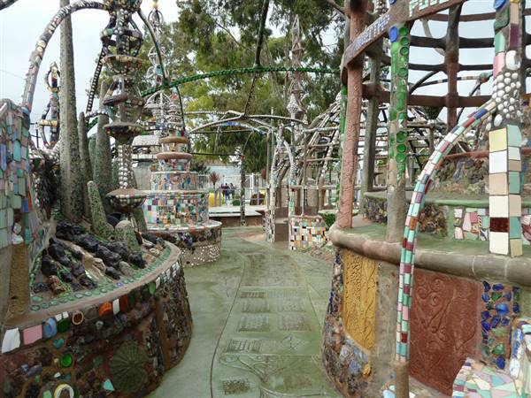 Watts Towers of Simon Rodia State Historic Park (SHP) / Watts Tower Art Center (12/23/2010 - Credits: "Watts Towers - detail" by Steve Silverman (CC BY-NC-ND 2.0)[https://creativecommons.org/licenses/by-nc-nd/2.0/legalcode]https://www.flickr.com/photos/pov_steve/)