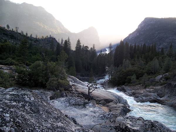 Hetch Hetchy Reservoir / O'Shaughnessy Dam (10/7/2005 - Credits: "Hetch Hetchy Reservoir at Sunset" by Flickr User: Kneague (CC BY-NC-ND 2.0)[https://creativecommons.org/licenses/by-nc-nd/2.0/legalcode]https://www.flickr.com/photos/kneague/)