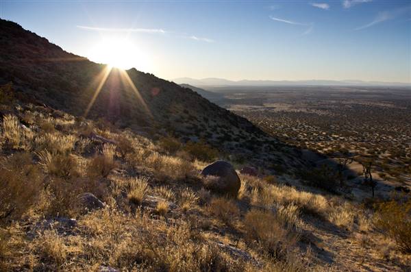 Saddleback Butte State Park (SP) (12/27/2011 - Credits: "Race to the bottom" by Charles Nadeau (CC BY 2.0)[https://creativecommons.org/licenses/by/2.0/legalcode]https://www.flickr.com/photos/chucknado/)