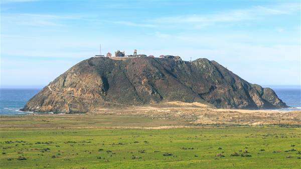 Point Sur State Historic Park (SHP) & Point Sur Lighthouse (3/8/2014 - Credits: "Light Station with Road" by Chris Dant (CC BY-NC-ND 2.0)[https://creativecommons.org/licenses/by-nc-nd/2.0/legalcode]https://www.flickr.com/photos/chrisd2006/)