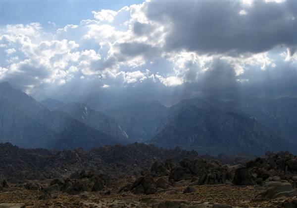Alabama Hills - Bureau of Land Management / BLM - Bishop Field Office (8/5/2008 - Credits: "Alabama Hills 384a" by Don Barrett (CC BY-NC-ND 2.0)[https://creativecommons.org/licenses/by-nc-nd/2.0/legalcode]https://www.flickr.com/photos/donbrr/)