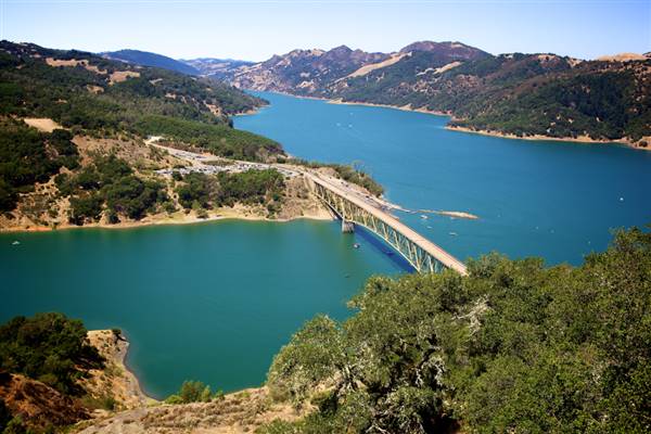 Lake Sonoma (8/9/2011 - Credits: "Sonoma Lake" by Chris Jagers (CC BY-NC-ND 2.0)[https://creativecommons.org/licenses/by-nc-nd/2.0/legalcode]https://www.flickr.com/photos/chrisjagers/)