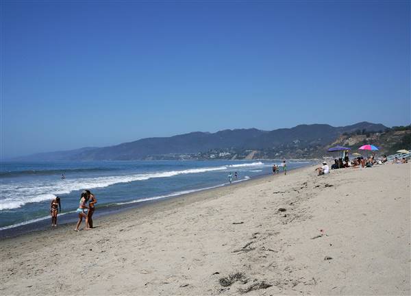 Will Rogers State Beach (SB) / FilmLA - County Beaches & Harbors (8/12/2012 - Credits: "Will Rogers State Beach" by Michael Newman (CC BY-NC-ND 2.0)[https://creativecommons.org/licenses/by-nc-nd/2.0/legalcode]https://www.flickr.com/photos/mzn37/)