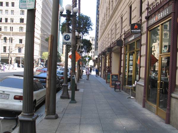 7th Street Between Figueroa & Flower (10/18/2016 - Credits: Photo courtesy of Kris Bunting)