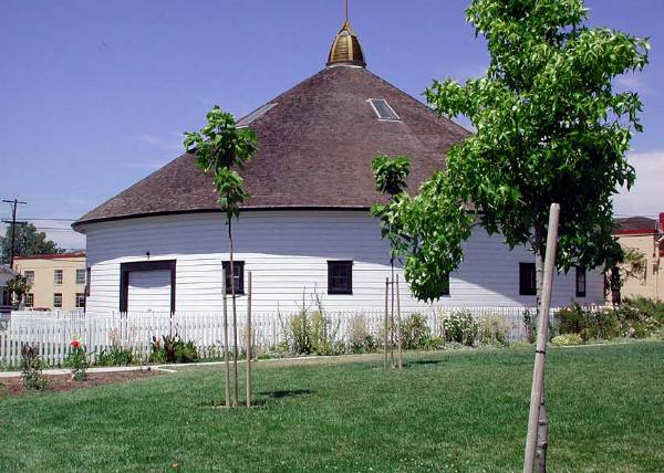 DeTurk Round Barn (12/31/2003)