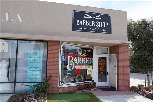 Torrance Bridal Salon & Barber Shop w/parking lot (1/31/2021 - Credits: Glen Golightly)