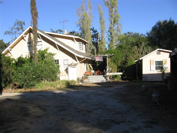 Hollyhock Country Ranch (1/1/2004 - Credits: Lucille Rella Clohessy)