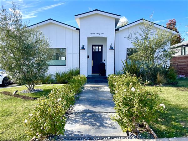 Modern Farmhouse in Los Angeles (1/1/2023 - Credits: Aaron Berman)