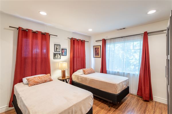 Charming Hollywood Bungalow (4/1/2022 - Credits: kirby tepper)