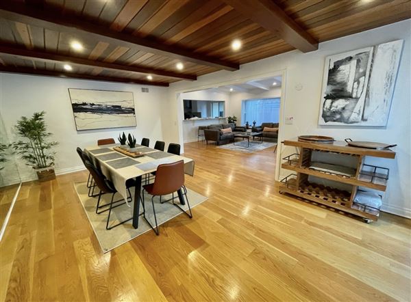Beautiful Villa with a beautiful backyard on a large lot (10/16/2022 - Credits: Michal Aljadeff)