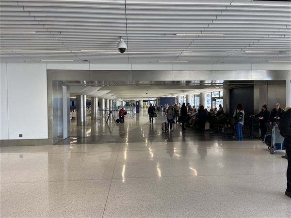 Los Angeles International Airport (LAX) - T2 Ticketing Interior / Foyer (1/9/2024 - Credits: Michael S. Hoffner)