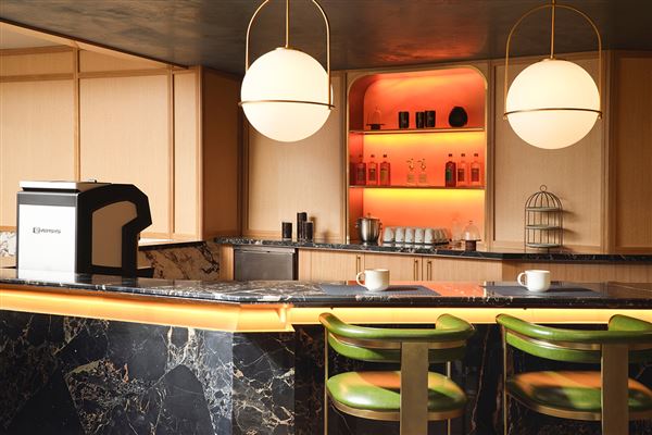 Burton House, Beverly Hills, A Tribute Portfolio Hotel - Bar (3/25/2024 - Credits: R BENSON)