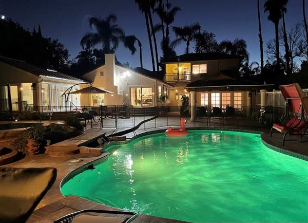Beautiful Villa with a beautiful backyard on a large lot (5/31/2024 - Credits: Michal Aljadeff)