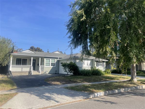 Quaint home with large front and back yard with pool, quite street, easy loading/unloading (6/10/2024 - Credits: personal photos taken)