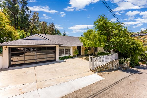 Experience Timeless Elegance: Fully Furnished Home in Beverly Hills Post Office (6/10/2024 - Credits: Michael Barian)