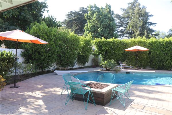 Suburban House Van Nuys (7/18/2024 - Credits: submitted by: Susan Krieg)