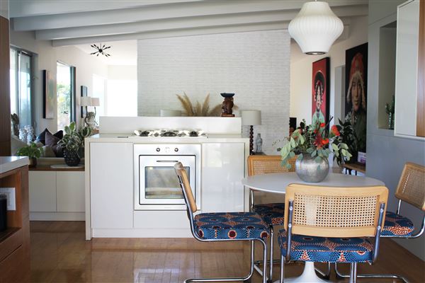 Modern Mid-Century House with stunning DTLA Views (7/27/2024 - Credits: Lisa Marahiel)