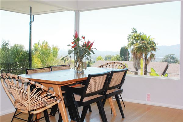 Modern Mid-Century House with stunning DTLA Views (7/27/2024 - Credits: Lisa Marahiel)
