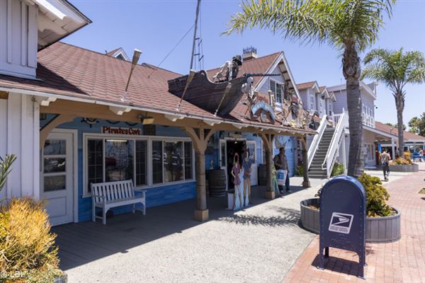 Shoreline Village (8/28/2024 - Credits: LB Locations)