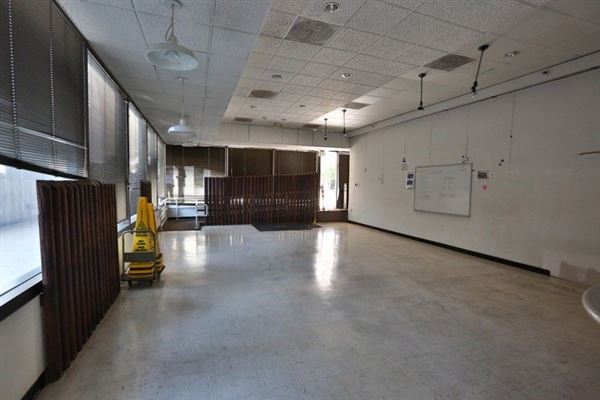 Wilshire Colonnade - Empty Restaurant (9/17/2024 - Credits: Cap Equity)