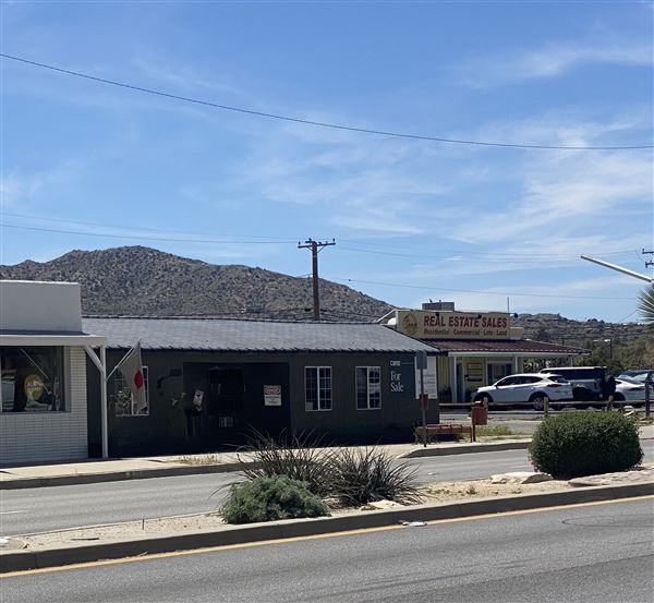 Abandoned Motel in the High Desert (2/6/2024 - Credits: Yonnus Becker)