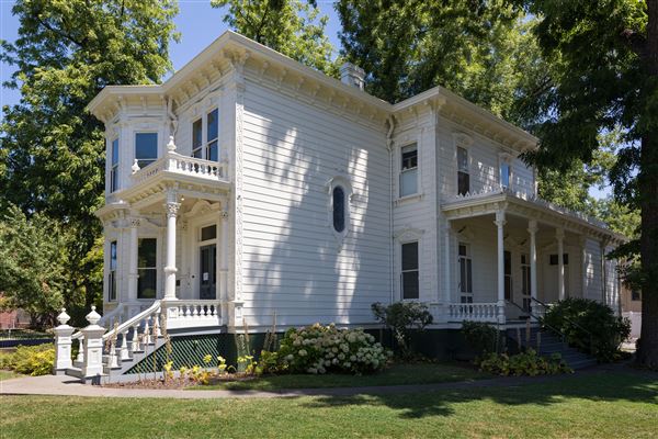 The Stansbury Home - Victorian Home Museum (8/3/2019 - Credits: Von Frank Schulenburg - Eigenes Werk, CC BY-SA 4.0, https://commons.wikimedia.org/w/index.php?curid=81018677[https://de.wikipedia.org/wiki/Stansbury_House#/media/Datei:Stansbury_Home-7785.jpg])