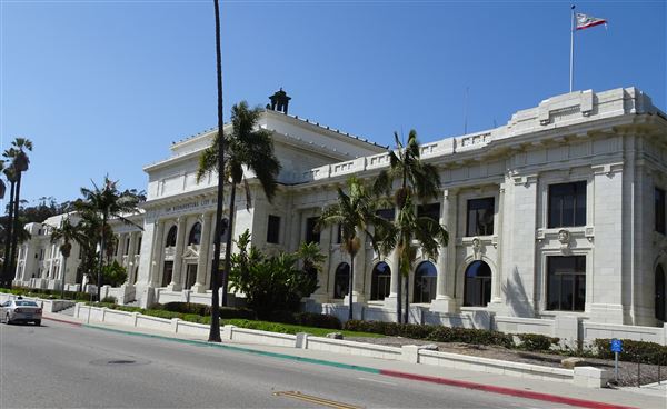 Ventura City Hall (4/13/2018 - Credits: By Cbl62 - Own work, CC BY-SA 4.0, https://commons.wikimedia.org/w/index.php?curid=68428100)