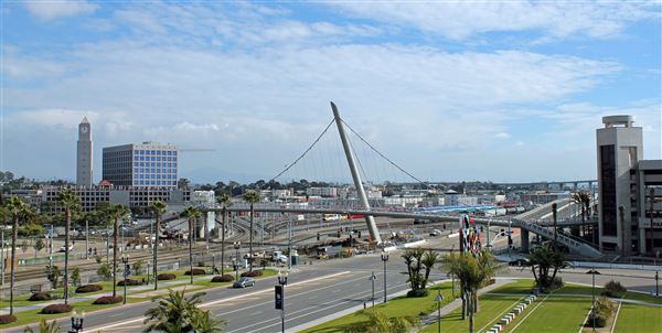 Harbor Drive Pedestrian Bridge (1/7/2011 - Credits: By Jeffrey Beall - Own work, CC BY-SA 3.0, https://commons.wikimedia.org/w/index.php?curid=13268076)