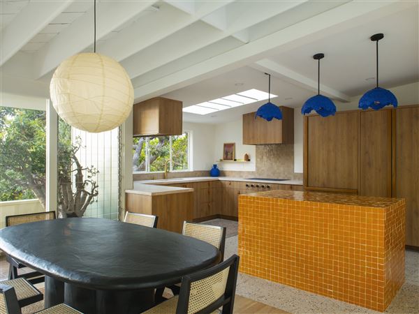 Midcentury Modern Hills Home (3/25/2025 - Credits: submitted by: Sean  Mcnichol)