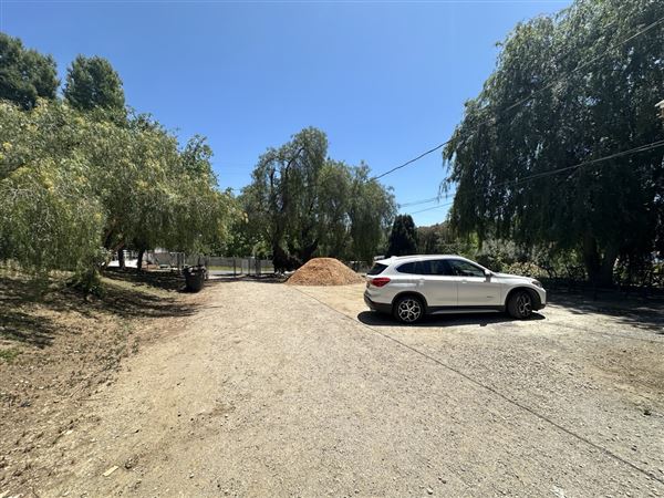 Modern Farmhouse on Expansive Agoura Hills Lot – Film-Ready & Versatile (4/29/2025 - Credits: Taken by Lauren Pfahler, property owner)