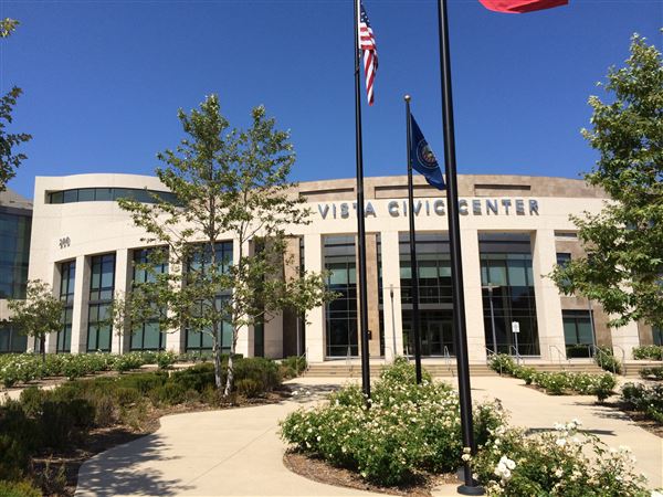City of Vista - Vista Civic Center     (5/25/2014 - Credits: By Paulvta - Own work, CC BY-SA 4.0, https://commons.wikimedia.org/w/index.php?curid=34076150)