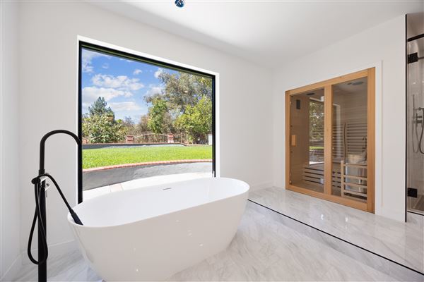 Contemporary Mid-Century Luxury Home (10/27/2025 - Credits: submitted by: Jenarda Makupson)