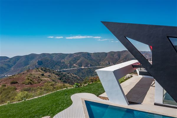 Cayman Rd Malibu - The Aviator (10/29/2025 - Credits: Linda Kasian)
