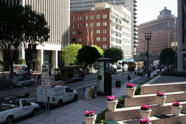 Financial District, San Francisco - California St. (10/29/2025 - Credits: San Francisco City & County Film Commission)