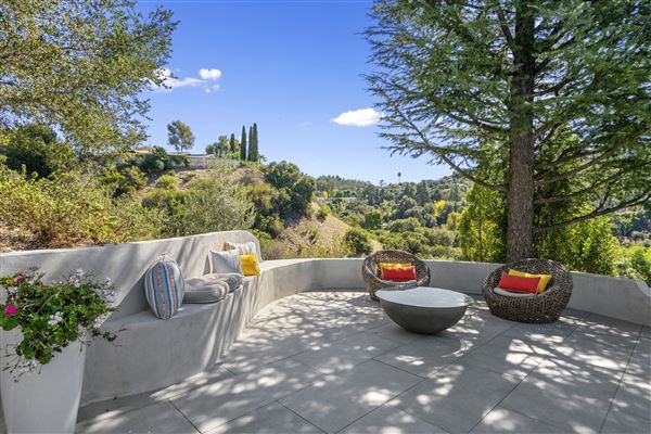 Sherman Oaks Oasis (10/20/2025 - Credits: submitted by: Andrea Bailey)