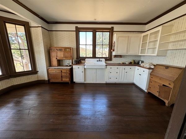 Big Sky Movie Ranch - Farmhouse (11/17/2025 - Credits: Owner)