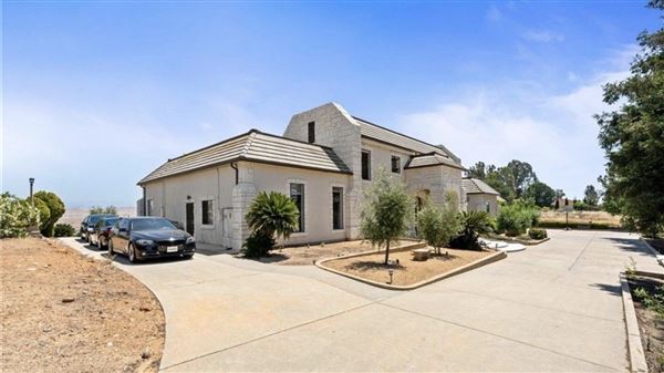 Single family property (12/3/2025 - Credits: submitted by: Artur  Harutyunyan)