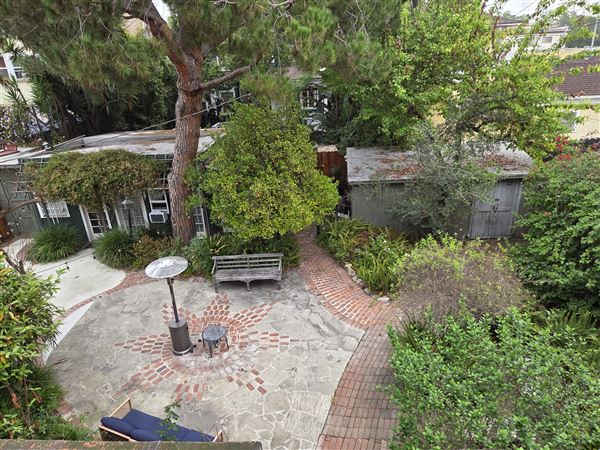 Pink Victorian Estate Near Downtown Los Angeles (3/27/2026 - Credits: submitted by: Dovid Junik)