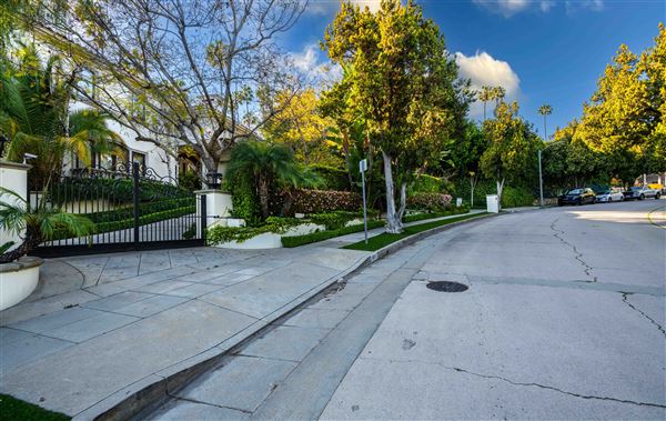 Cinematic LA Estate W/Gardens, Pool & Grand Stairs (4/5/2025 - Credits: Elegant Textiles, Inc.)