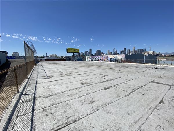 Spacious DTLA Warehouse With Office Ideal For Events/Filming (4/16/2026 - Credits: Elegant Textiles, Inc.)