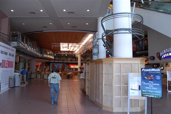 Westfield Promenade Shopping Center (12/1/2010 - Credits: Errol Reichow)