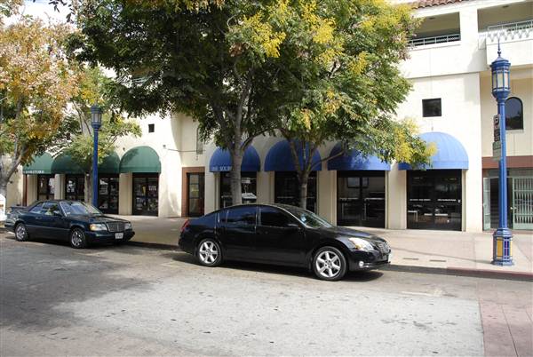 Westwood Village - Broxton Ave. (South) (11/30/2010 - Credits: Errol Reichow)