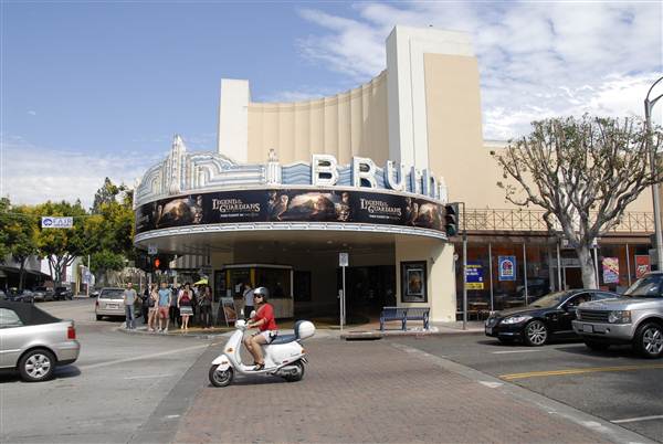 Westwood Village - Weyburn Ave. (10/1/2010 - Credits: Errol Reichow)
