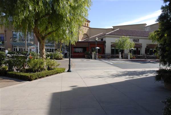 Westfield Valencia Town Center (12/13/2010 - Credits: Errol Reichow)