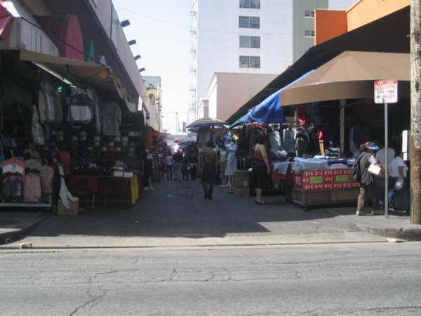 Maple Ave. and Pico Blvd. (9/1/2010 - Credits: Lindsay Mizrahi)