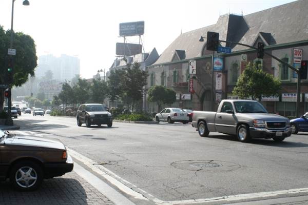 Wilshire Blvd. & Commonwealth Ave. (9/1/2010 - Credits: Lindsay Mizrahi)